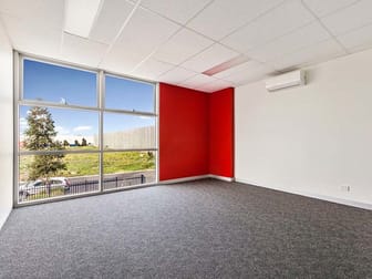 4/18 Barretta Road Ravenhall VIC 3023 - Image 2