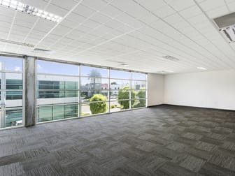 10/3 Westside Avenue Port Melbourne VIC 3207 - Image 2