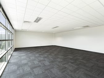 10/3 Westside Avenue Port Melbourne VIC 3207 - Image 3