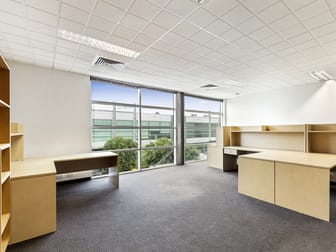 15/3 Westside Avenue Port Melbourne VIC 3207 - Image 2
