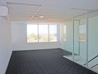 51/22 -30 Wallace Ave Point Cook VIC 3030 - Image 2