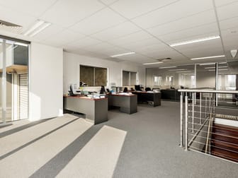 2/5 Phillip Court Port Melbourne VIC 3207 - Image 3