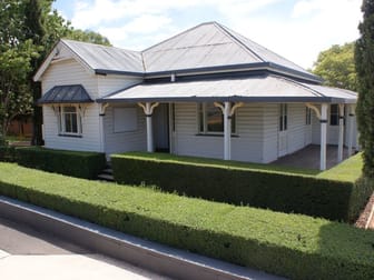 Cottage/677 Ruthven Street South Toowoomba QLD 4350 - Image 1