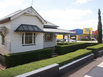 Cottage/677 Ruthven Street South Toowoomba QLD 4350 - Image 2