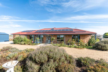 Click to view all images 1298 Jervois Road Woods Point SA 5253 - Image 1