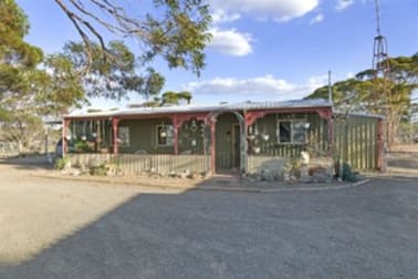 Click to view all images 203 Border Road Bower SA 5374 - Image 2