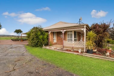Click to view all images 35 Leahys Road Kilmore VIC 3764 - Image 2