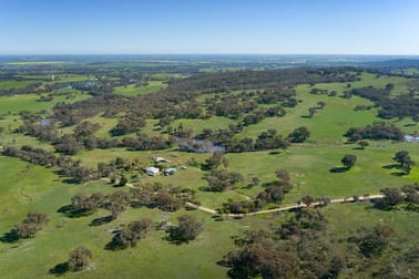 Click to view all images 61 Moores Road Springhurst VIC 3682 - Image 3
