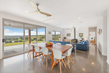 Click to view all images 60 Woodlands Place Upper Plenty VIC 3756 - Image 2