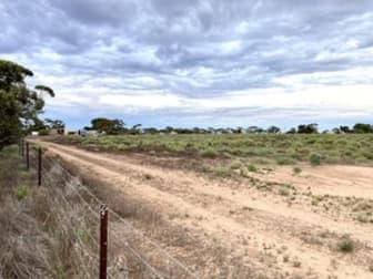 Click to view all images 1 Yates Road Minnipa SA 5654 - Image 2