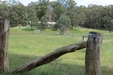 121 Walshes Road Woodend VIC 3442 - Image 2