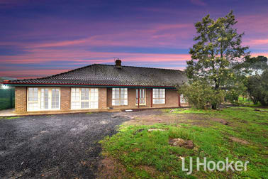 Click to view all images 56 Short Road Gisborne VIC 3437 - Image 1