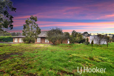 Click to view all images 56 Short Road Gisborne VIC 3437 - Image 3
