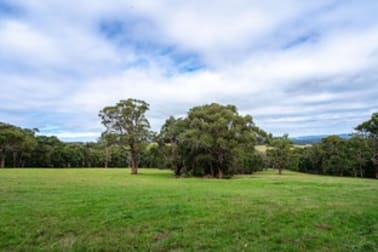 Click to view all images 312 Eacotts Road Yellingbo VIC 3139 - Image 2