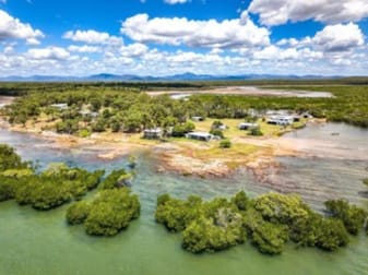 Click to view all images 580 Clarks Drive Foreshores QLD 4678 - Image 2