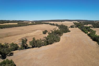 4704/ Young Road Jelcobine WA 6306 - Image 1