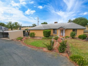 61 Centenary Drive West Wyalong NSW 2671 - Image 2