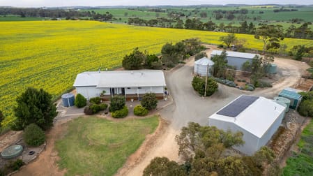 24 Schirmer Rd Saddleworth SA 5413 - Image 1