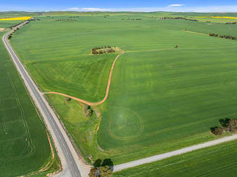 Click to view all images 1 Tohls Road Booborowie SA 5417 - Image 2
