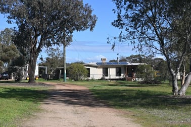 2463 Quairading - York Road East Beverley WA 6304 - Image 2