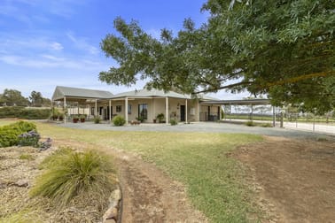 24 Moccundunda Road Clare SA 5453 - Image 3