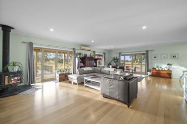 Click to view all images 31 High Vista Court Mansfield VIC 3722 - Image 2