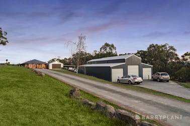 Click to view all images 4 Smiths Road Yellingbo VIC 3139 - Image 1