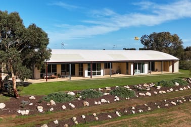 34 Bletchley Road Strathalbyn SA 5255 - Image 1