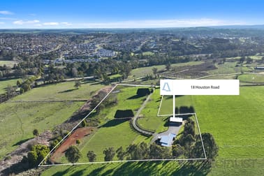 18 Houston Road Drouin VIC 3818 - Image 1