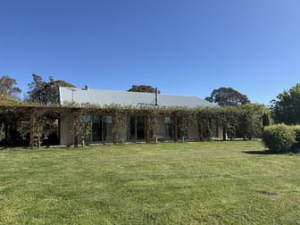 Click to view all images 'Rose Cottage' 75 Lawrie Road Beechworth VIC 3747 - Image 1