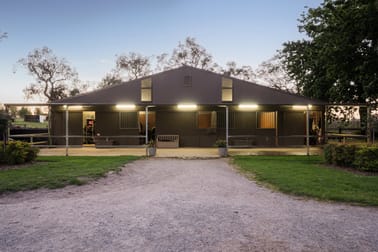 Click to view all images 22 Mountain Flat Road Narre Warren East VIC 3804 - Image 3