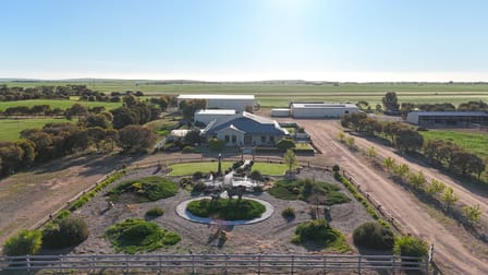 Click to view all images 'Hill View' The Cattle Track Crystal Brook SA 5523 - Image 2