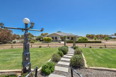 Click to view all images 'Hill View' The Cattle Track Crystal Brook SA 5523 - Image 3