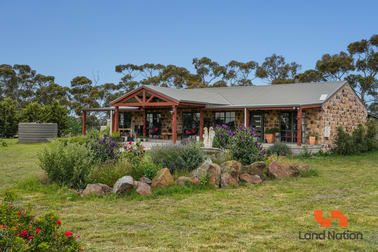 Click to view all images 268 Doolins Road Darraweit Guim VIC 3756 - Image 3