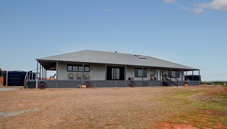 Click to view all images 84 Lovegrove Lane Whites Flat SA 5607 - Image 2