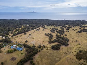 Click to view all images 936 Trousers Point Road Loccota TAS 7255 - Image 2