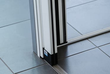 V2087 . Melbourne VIC 3000 - Image 3