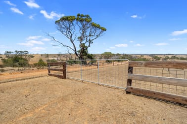 Click to view all images 518 Range Road Stokes Bay SA 5223 - Image 2