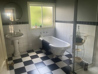 Click to view all images 70 Airlie Road Healesville VIC 3777 - Image 2