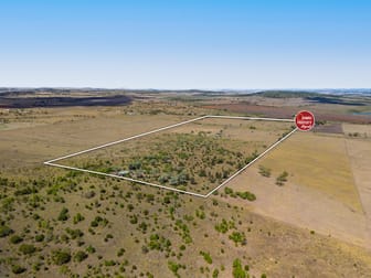 Click to view all images 4530 Gore Highway Yarranlea QLD 4356 - Image 2