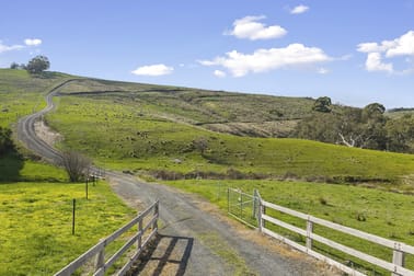 Click to view all images 190 Konagaderra Road Oaklands Junction VIC 3063 - Image 2