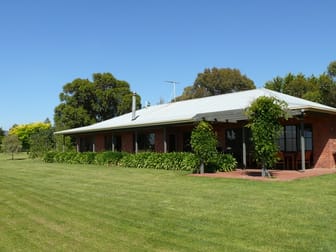 50 Stanway Drive Romsey VIC 3434 - Image 2