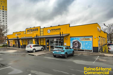 Petbarn market town top