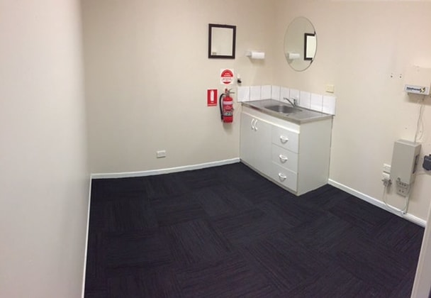 Click to view all images 2 Collene Grove Springwood QLD 4127 - Image 4
