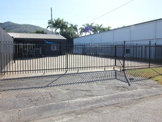 Unit 2/11 Yeatman Street Hyde Park QLD 4812 - Image 1