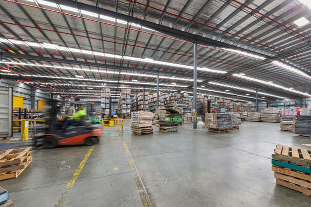 Click to view all images Part/20 Southern Court Keysborough VIC 3173 - Image 4