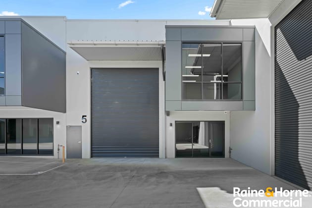 Click to view all images Unit 5/21 Concorde Way Bomaderry NSW 2541 - Image 2