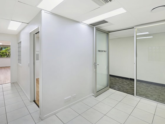 Suite 11 & 12/97 Poinciana Avenue Tewantin QLD 4565 - Image 2