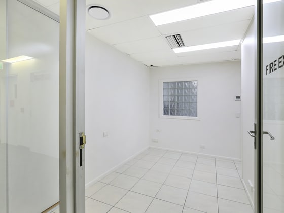 Suite 11 & 12/97 Poinciana Avenue Tewantin QLD 4565 - Image 5