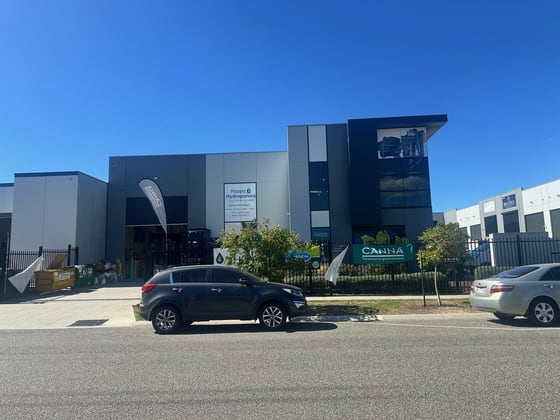 22 Hamersley Drive Clyde North VIC 3978 - Image 2